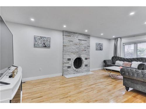 2 Robespierre Court, Hamilton, ON - Indoor Photo Showing Other Room