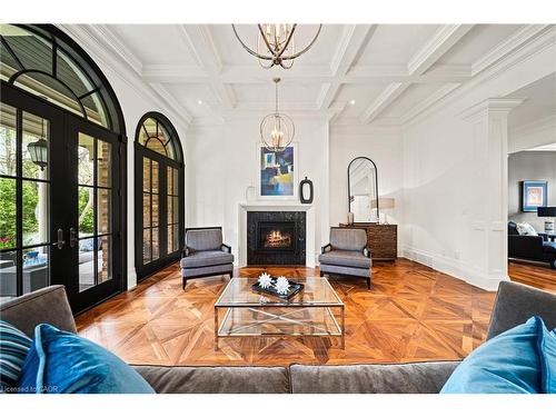 1577 Gloucester Road, London, ON - Indoor Photo Showing Living Room With Fireplace