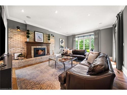1577 Gloucester Road, London, ON - Indoor Photo Showing Living Room With Fireplace