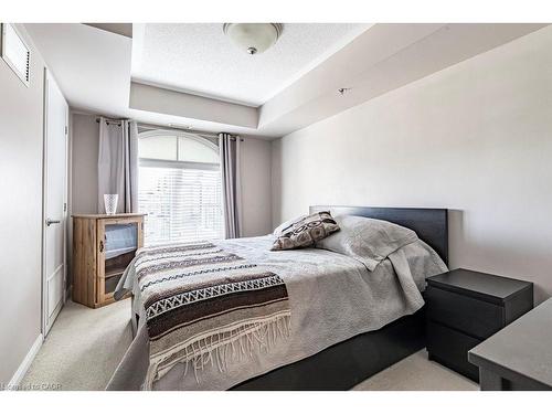 401-3070 Rotary Way, Burlington, ON - Indoor Photo Showing Bedroom