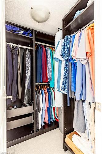 401-3070 Rotary Way, Burlington, ON - Indoor With Storage