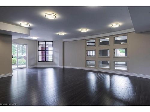401-3070 Rotary Way, Burlington, ON - Indoor