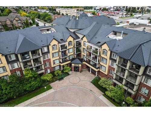 401-3070 Rotary Way, Burlington, ON - Outdoor With Facade