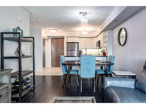 401-3070 Rotary Way, Burlington, ON - Indoor