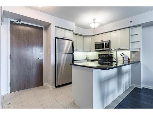 401-3070 Rotary Way, Burlington, ON - Indoor Photo Showing Kitchen