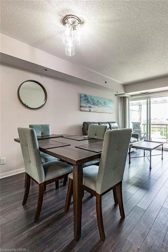 401-3070 Rotary Way, Burlington, ON - Indoor Photo Showing Dining Room