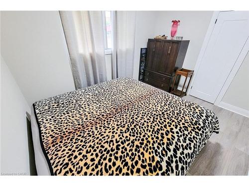 103 East 45Th Street, Hamilton, ON - Indoor Photo Showing Bedroom