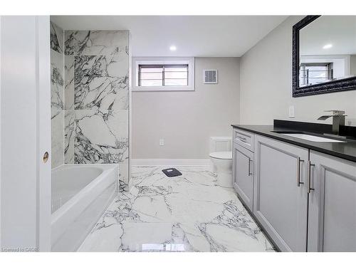 103 East 45Th Street, Hamilton, ON - Indoor Photo Showing Bathroom