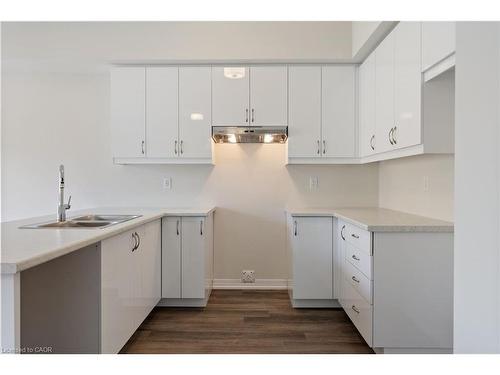 26-660 Colborne Street W, Brantford, ON - Indoor Photo Showing Kitchen With Double Sink