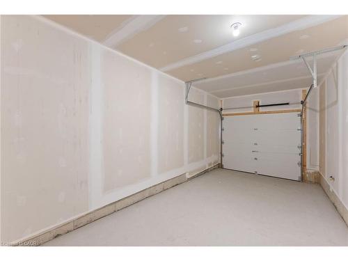 26-660 Colborne Street W, Brantford, ON - Indoor Photo Showing Garage