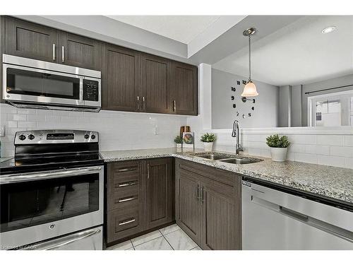 47-750 Lawrence Street, Cambridge, ON - Indoor Photo Showing Kitchen With Double Sink