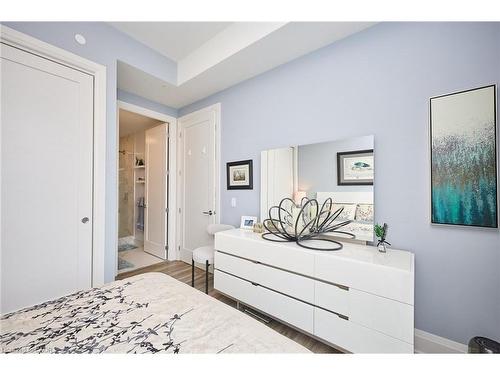 1807-385 Winston Road, Grimsby, ON - Indoor Photo Showing Bedroom