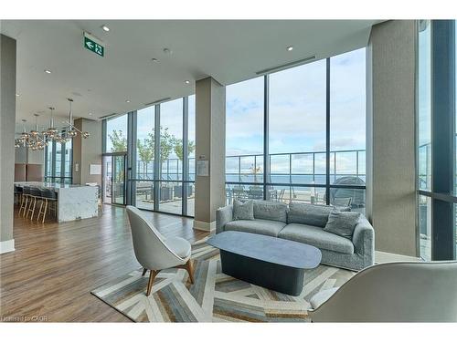 1807-385 Winston Road, Grimsby, ON - Indoor Photo Showing Living Room