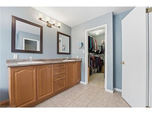 254 Kerwood Drive, Cambridge, ON - Indoor Photo Showing Bathroom