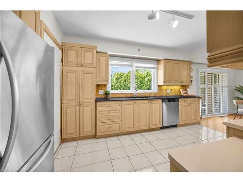 128 Oneida Boulevard, Ancaster, ON - Indoor Photo Showing Kitchen