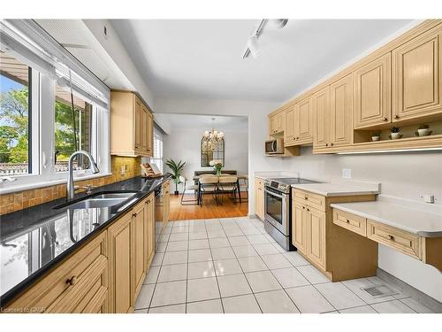 128 Oneida Boulevard, Ancaster, ON - Indoor Photo Showing Kitchen
