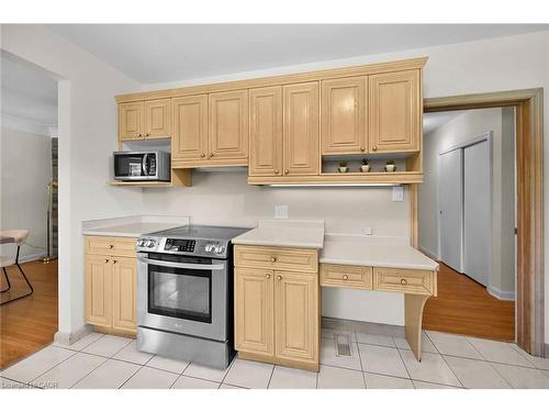 128 Oneida Boulevard, Ancaster, ON - Indoor Photo Showing Kitchen