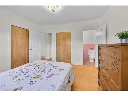 128 Oneida Boulevard, Ancaster, ON - Indoor Photo Showing Bedroom
