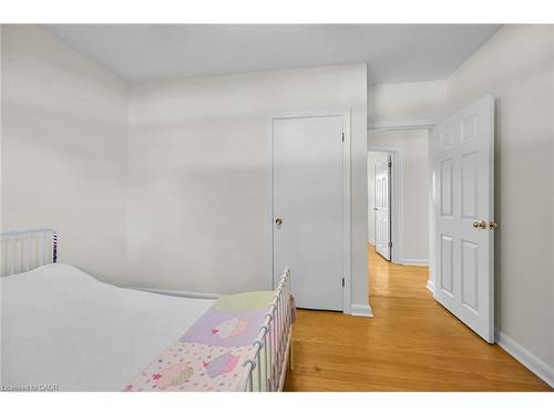 128 Oneida Boulevard, Ancaster, ON - Indoor Photo Showing Bedroom