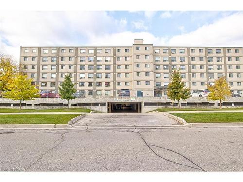 104-18 Holborn Court  Kitchener, ON N2A 4A1