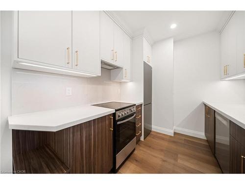 1-153 Main Street E, Milton, ON - Indoor Photo Showing Kitchen With Upgraded Kitchen