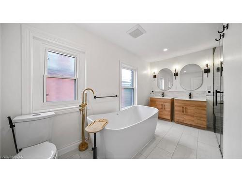 708 Wilson Street, Hamilton, ON - Indoor Photo Showing Bathroom