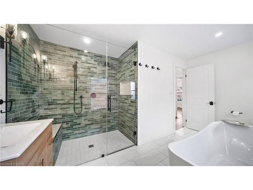 708 Wilson Street, Hamilton, ON - Indoor Photo Showing Bathroom