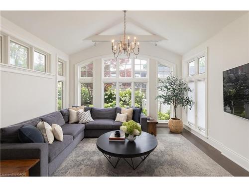 212 King Street, Oakville, ON - Indoor Photo Showing Living Room