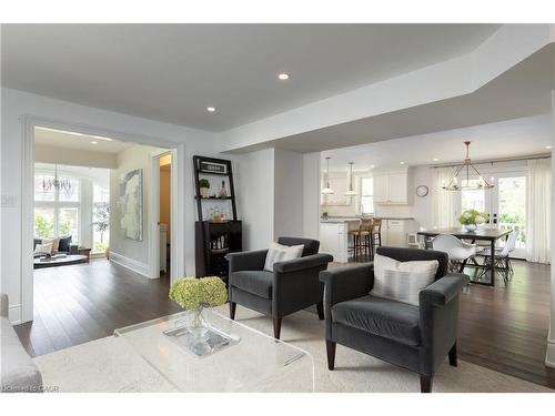 212 King Street, Oakville, ON - Indoor Photo Showing Living Room