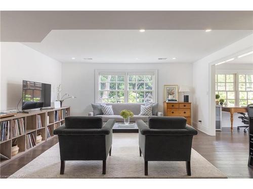 212 King Street, Oakville, ON - Indoor Photo Showing Living Room