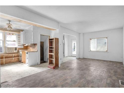 135 Madison Avenue S, Kitchener, ON - Indoor