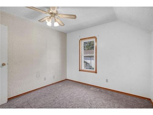 135 Madison Avenue S, Kitchener, ON - Indoor Photo Showing Other Room