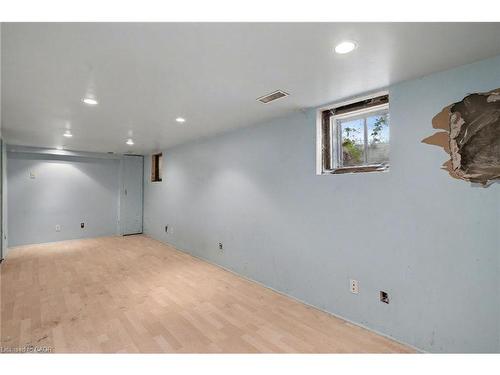 135 Madison Avenue S, Kitchener, ON - Indoor Photo Showing Other Room