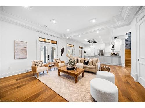 23 Cameron Drive, Ancaster, ON - Indoor Photo Showing Living Room