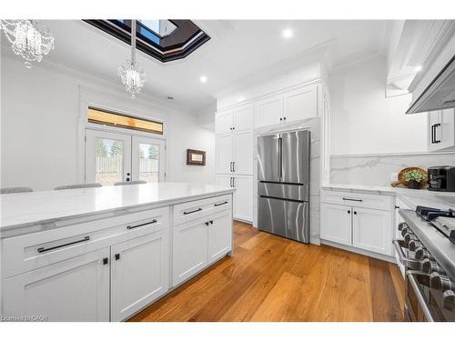 23 Cameron Drive, Ancaster, ON - Indoor Photo Showing Kitchen With Upgraded Kitchen