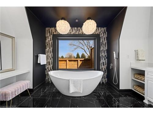 23 Cameron Drive, Ancaster, ON - Indoor Photo Showing Bathroom