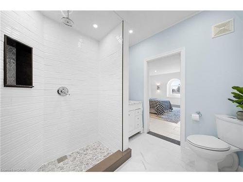 23 Cameron Drive, Ancaster, ON - Indoor Photo Showing Bathroom