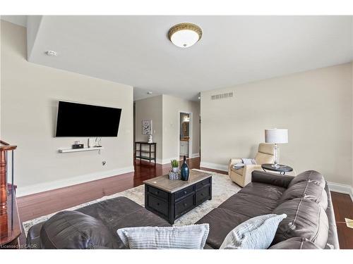 3689 Cardinal Drive, Niagara Falls, ON - Indoor Photo Showing Living Room