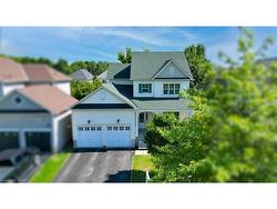 39 Hurst Street  Halton Hills, ON L7J 2Z8