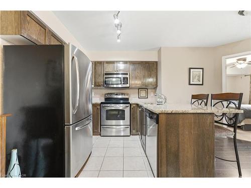 1402-330 Prince Charles Drive S, Welland, ON - Indoor Photo Showing Kitchen