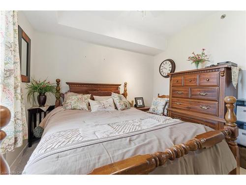 1402-330 Prince Charles Drive S, Welland, ON - Indoor Photo Showing Bedroom