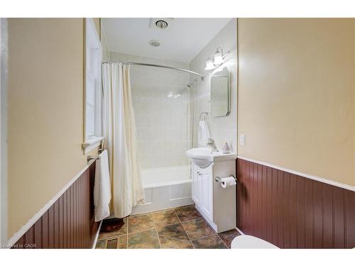 174 Union Street E, Waterloo, ON - Indoor Photo Showing Bathroom