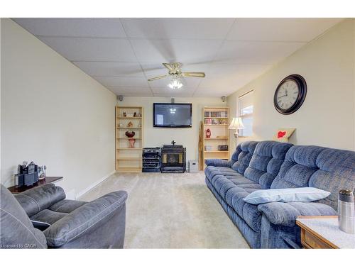 174 Union Street E, Waterloo, ON - Indoor Photo Showing Living Room