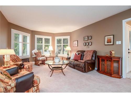 372 Gatestone Boulevard, Waterloo, ON - Indoor Photo Showing Living Room