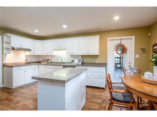 372 Gatestone Boulevard, Waterloo, ON - Indoor Photo Showing Kitchen