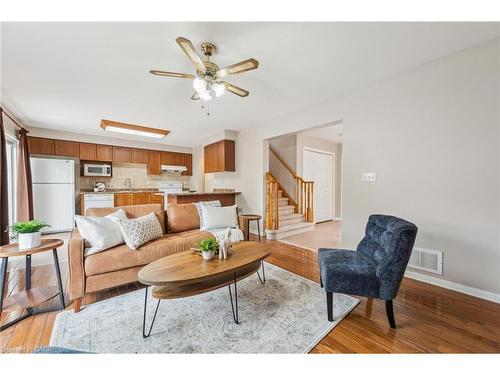 1617 Gowling Terrace, Milton, ON - Indoor Photo Showing Living Room