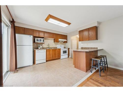 1617 Gowling Terrace, Milton, ON - Indoor Photo Showing Kitchen