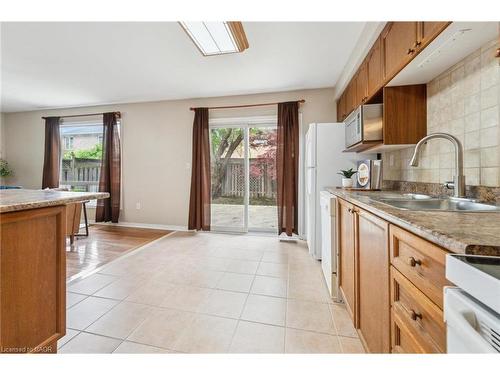 1617 Gowling Terrace, Milton, ON - Indoor Photo Showing Kitchen With Double Sink