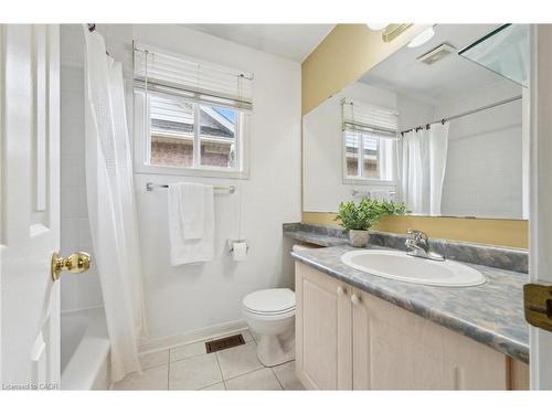 1617 Gowling Terrace, Milton, ON - Indoor Photo Showing Bathroom