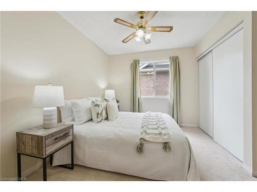 1617 Gowling Terrace, Milton, ON - Indoor Photo Showing Bedroom